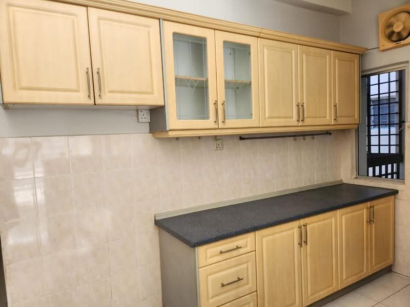 Pangsapuri untuk Dijual di Vista Indah Putra - Elvis Kok - Kitchen - PropertyGuru.com.my
