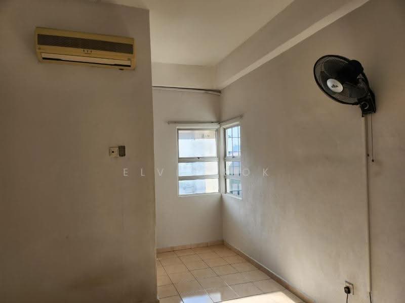 Pangsapuri untuk Dijual di Vista Indah Putra - Elvis Kok - Interior - PropertyGuru.com.my