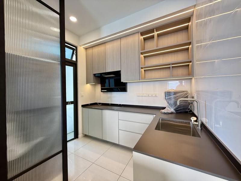 Condominium for Sale at Queens Residences Q2 @ Queens Waterfront - Alicia Poh - Kitchen - PropertyGuru.com.my
