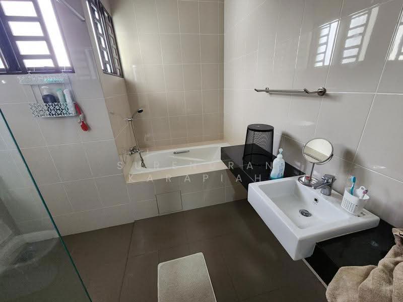 Rumah Berkembar untuk Dijual di Setia Utama (Setia Alam) - Surendran Karapiah - Bathroom - PropertyGuru.com.my
