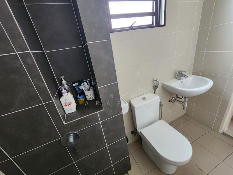 Rumah Berkembar untuk Dijual di Setia Utama (Setia Alam) - Surendran Karapiah - Bathroom - PropertyGuru.com.my