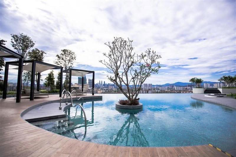 Kediaman Servis untuk Disewa di 28 Boulevard - Steph Lim - Pool - PropertyGuru.com.my