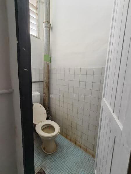Warehouse for Rent in Kuching (Sarawak) - Jeno Tan - Bathroom - PropertyGuru.com.my
