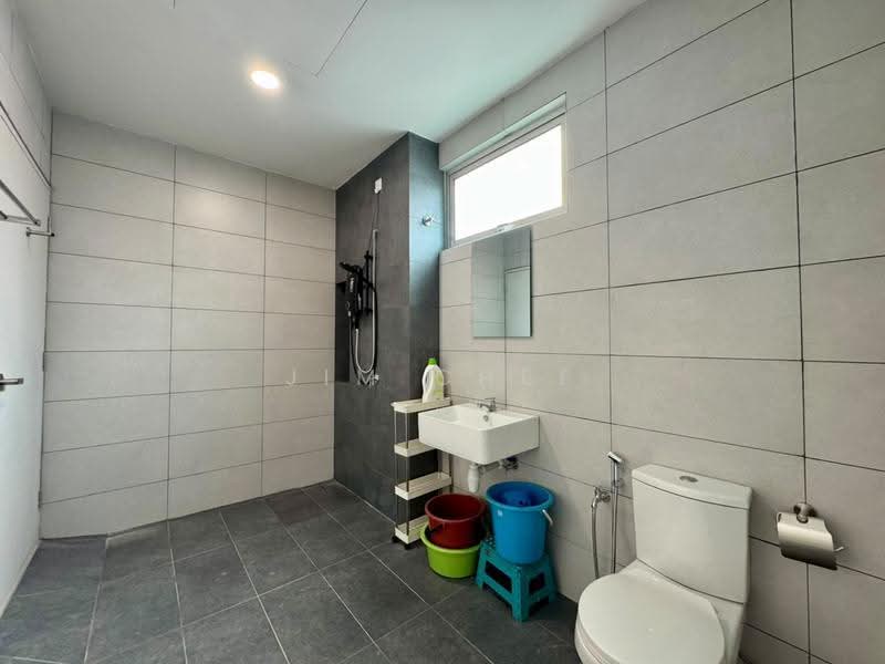 2-storey Terraced House for Rent in Taman Impian Emas (Skudai) - Jim Chee - Bathroom - PropertyGuru.com.my