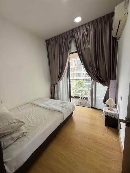 Condominium for Rent at Royal Strand @ Country Garden Danga Bay - Yen Ma - Bedroom - PropertyGuru.com.my