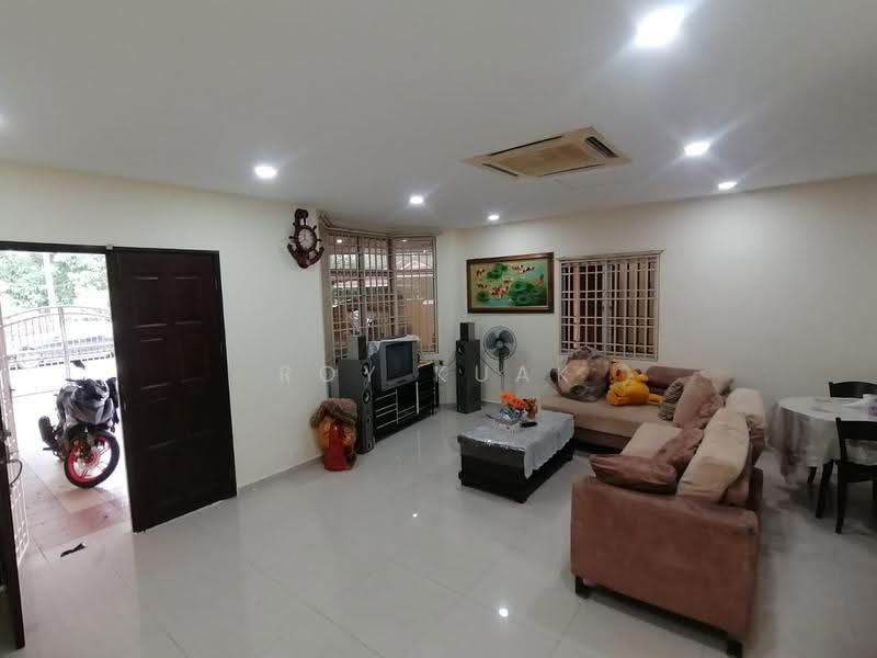 Rumah Teres 2-Tingkat untuk Dijual di Taman Kulim Square (Lunas) - Roy Kuak - Living Room - PropertyGuru.com.my