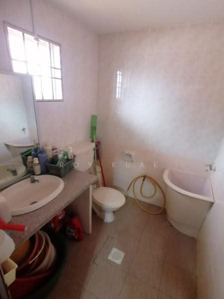 Rumah Teres 2-Tingkat untuk Dijual di Taman Kulim Square (Lunas) - Roy Kuak - Bathroom - PropertyGuru.com.my
