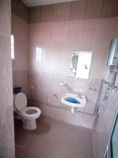 Rumah Teres 2-Tingkat untuk Dijual di Taman Kulim Square (Lunas) - Roy Kuak - Bathroom - PropertyGuru.com.my