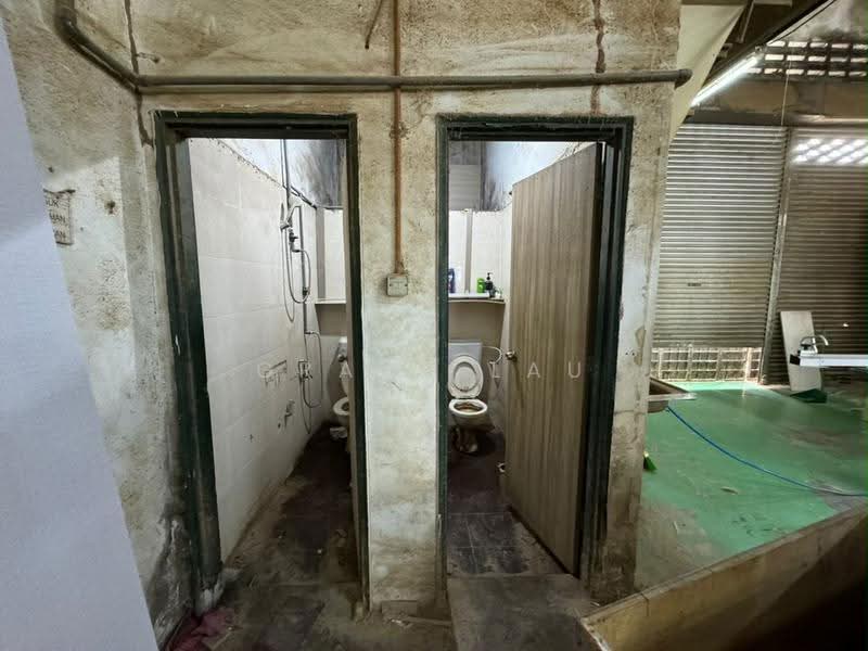 Terrace Factory for Sale in Permas Jaya (Johor Bahru) - Grace Lau - Bathroom - PropertyGuru.com.my