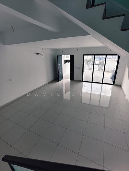 Rumah Teres 3-Tingkat untuk Dijual di Taman Puncak Jalil (Seri Kembangan) - David Chee - Living Room - PropertyGuru.com.my