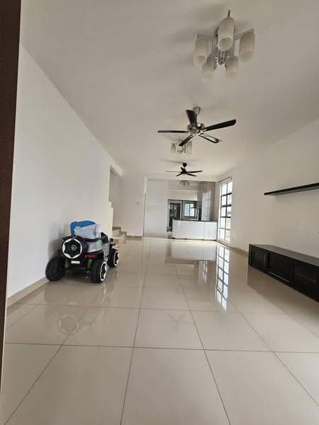 Rumah Bandar untuk Disewa di 16 Sierra (Puchong) - Joey Wong - Living Room - PropertyGuru.com.my