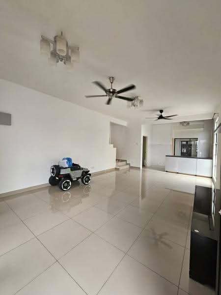 Rumah Bandar untuk Disewa di 16 Sierra (Puchong) - Joey Wong - Living Room - PropertyGuru.com.my