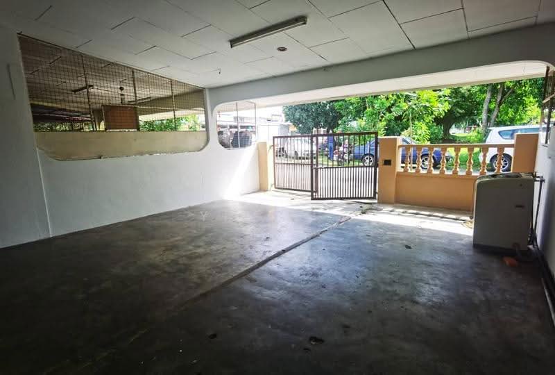1-storey Terraced House for Sale in Taman Sejahtera (Bukit Mertajam) - Yilin . - Car Park - PropertyGuru.com.my