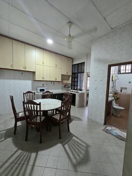 1-storey Terraced House for Sale in Taman Molek (Johor Bahru) - Alicia Lian - Kitchen - PropertyGuru.com.my