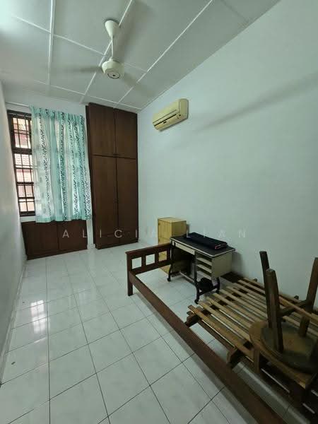 1-storey Terraced House for Sale in Taman Molek (Johor Bahru) - Alicia Lian - Bedroom - PropertyGuru.com.my