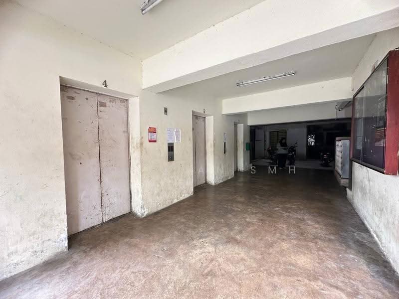 Pangsapuri untuk Dijual di Pangsapuri Berembang Indah - Norafian SMH - Entrance - PropertyGuru.com.my