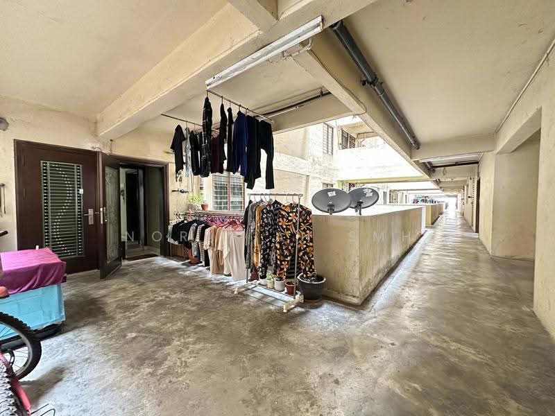 Pangsapuri untuk Dijual di Pangsapuri Berembang Indah - Norafian SMH - Corridor - PropertyGuru.com.my