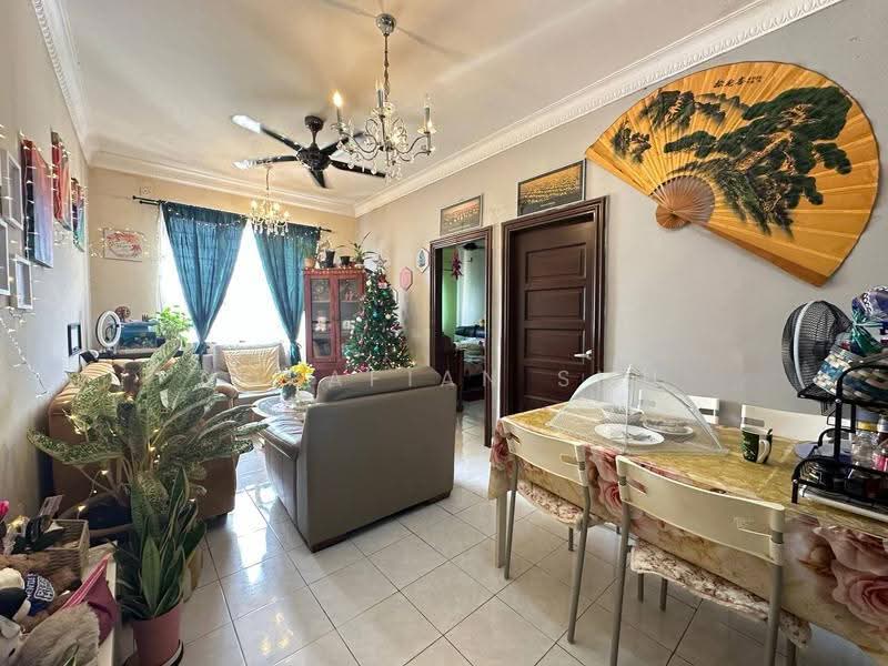 Pangsapuri untuk Dijual di Pangsapuri Berembang Indah - Norafian SMH - Living Room - PropertyGuru.com.my
