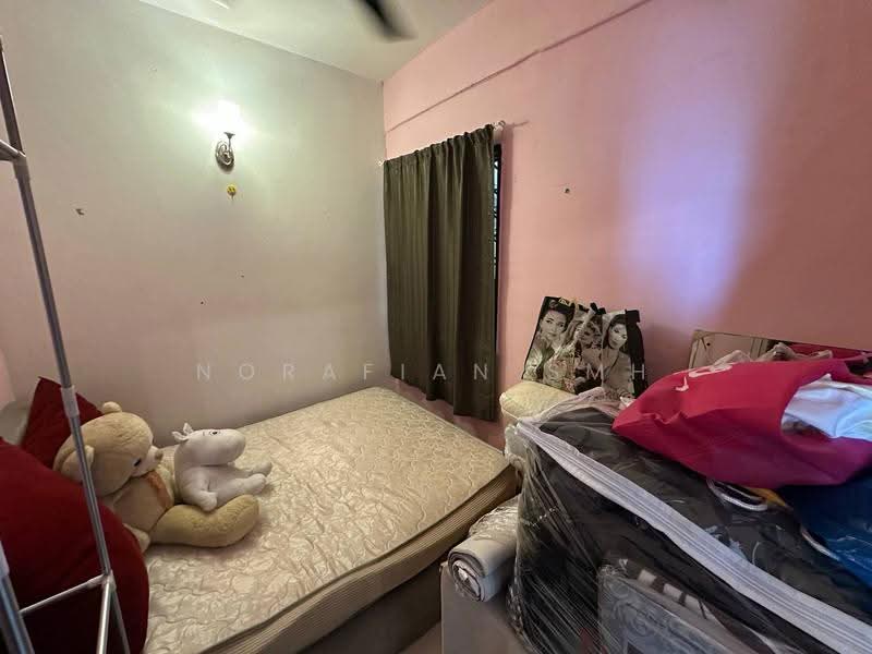 Pangsapuri untuk Dijual di Pangsapuri Berembang Indah - Norafian SMH - Bedroom - PropertyGuru.com.my