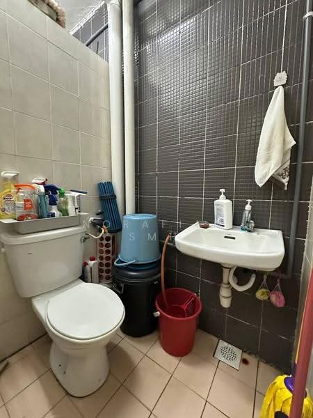 Pangsapuri untuk Dijual di Pangsapuri Berembang Indah - Norafian SMH - Bathroom - PropertyGuru.com.my