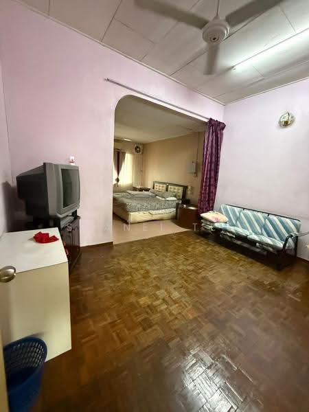 2-storey Terraced House for Sale in Taman Kluang Barat (Kluang) - Shanel Tee - Living Room - PropertyGuru.com.my