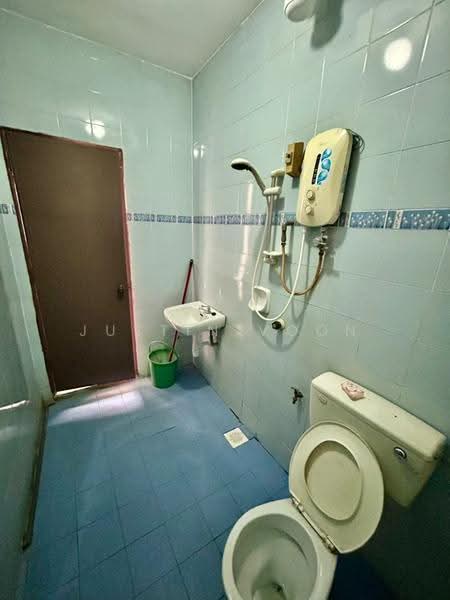Apartment for Sale at Vista Lavender - Justin Voon - Bathroom - PropertyGuru.com.my