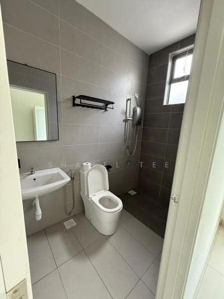 2-storey Terraced House for Rent in Taman Tasik Indah (Kluang) - Shanel Tee - Bathroom - PropertyGuru.com.my