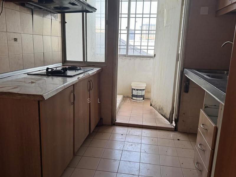 Kondominium untuk Dijual di Amadesa Resort Condominium - SL Yap - Kitchen - PropertyGuru.com.my