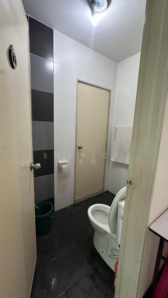 2-storey Terraced House for Sale in Taman Kempas Utama (Tebrau) - Shanice Tan - Bathroom - PropertyGuru.com.my