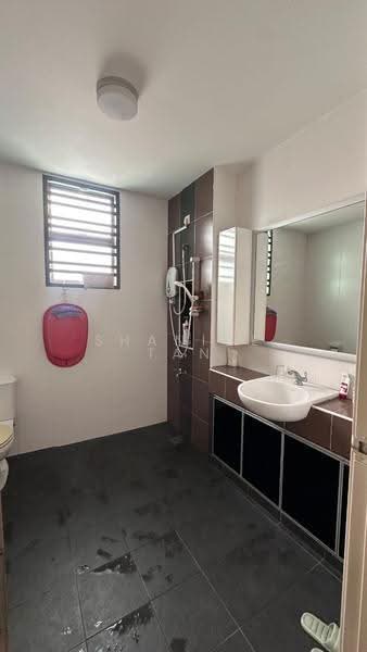 2-storey Terraced House for Sale in Taman Kempas Utama (Tebrau) - Shanice Tan - Bathroom - PropertyGuru.com.my