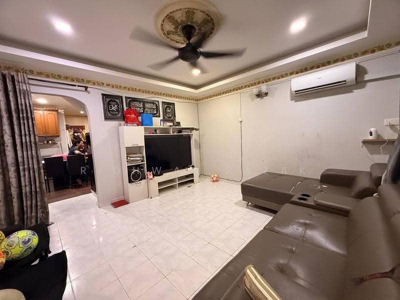 Rumah Teres 2-Tingkat untuk Dijual di Taman Muda (Ampang) - Ridhwan Razak - Living Room - PropertyGuru.com.my