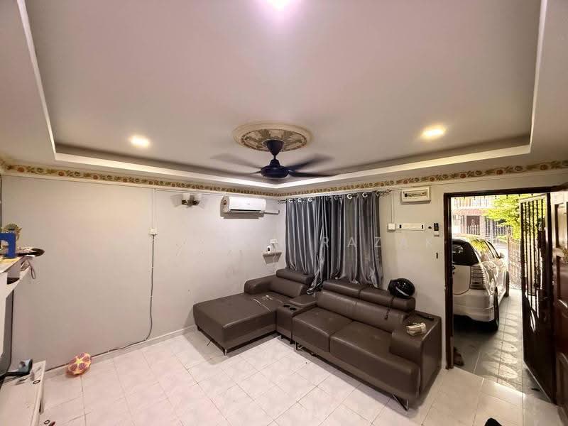Rumah Teres 2-Tingkat untuk Dijual di Taman Muda (Ampang) - Ridhwan Razak - Living Room - PropertyGuru.com.my