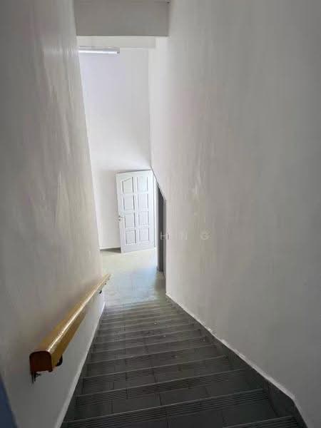 Kilang Teres untuk Disewa di Kawasan Perindustrian Mount Austin (Tebrau) - VK Hng - Corridor - PropertyGuru.com.my