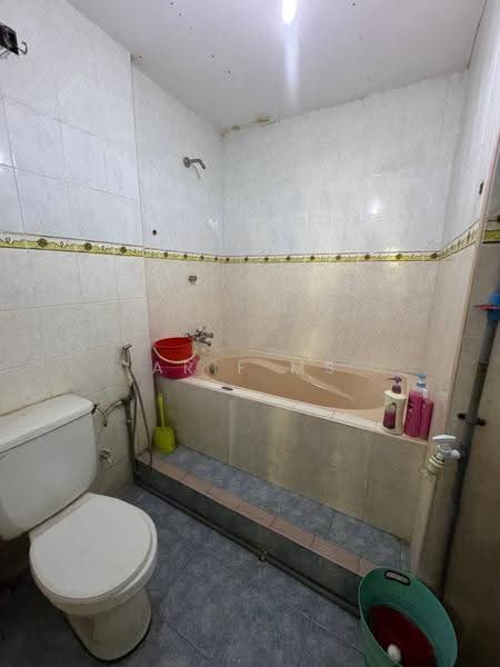 Rumah Teres 2-Tingkat untuk Dijual di Taman Bukit Tiram (Ulu Tiram) - Arif MS - Bathroom - PropertyGuru.com.my