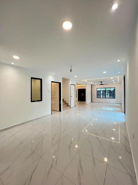 Rumah Berkembar untuk Dijual di Johor Bahru (Johor) - Reyna Wong - Living Room - PropertyGuru.com.my