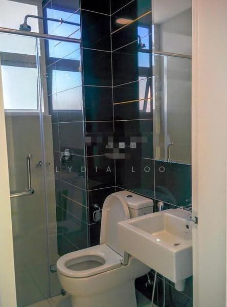 Kediaman Servis untuk Dijual di Skypod Residence - Lydia Loo - Bathroom - PropertyGuru.com.my