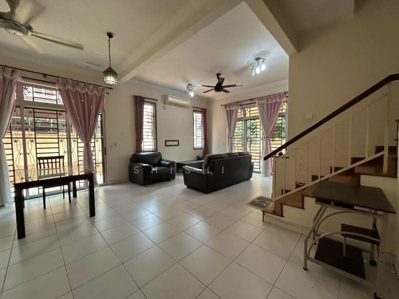 Rumah Kluster untuk Dijual di Taman Gaya (Ulu Tiram) - Shishi . - Living Room - PropertyGuru.com.my