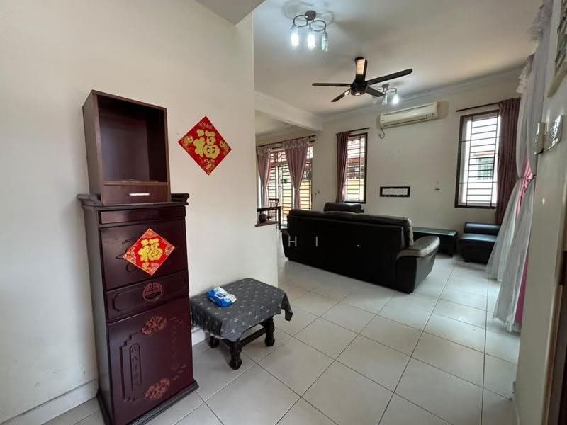 Rumah Kluster untuk Dijual di Taman Gaya (Ulu Tiram) - Shishi . - Living Room - PropertyGuru.com.my