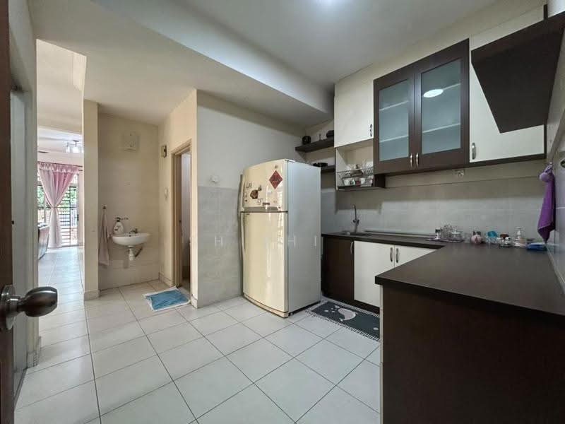 Rumah Kluster untuk Dijual di Taman Gaya (Ulu Tiram) - Shishi . - Kitchen - PropertyGuru.com.my