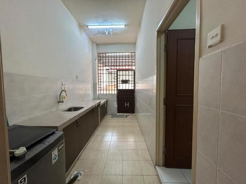 Rumah Kluster untuk Dijual di Taman Gaya (Ulu Tiram) - Shishi . - Kitchen - PropertyGuru.com.my