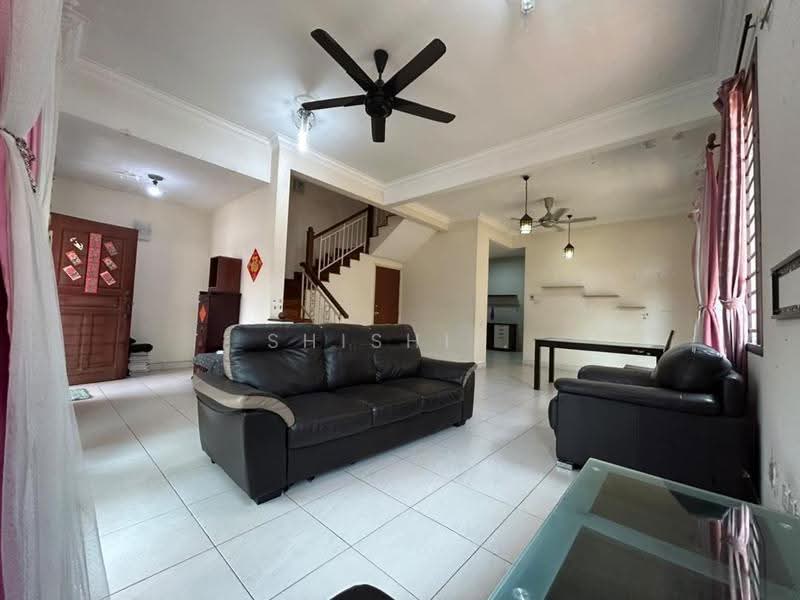 Rumah Kluster untuk Dijual di Taman Gaya (Ulu Tiram) - Shishi . - Living Room - PropertyGuru.com.my