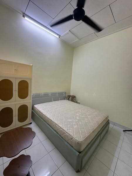 1-storey Terraced House for Rent in Taman Daya (Johor Bahru) - Christina Ling - Bedroom - PropertyGuru.com.my
