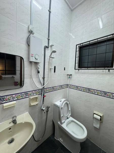 1-storey Terraced House for Rent in Taman Daya (Johor Bahru) - Christina Ling - Bathroom - PropertyGuru.com.my