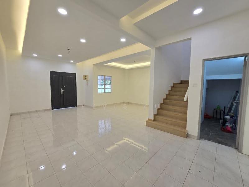 Rumah Teres untuk Dijual di Bandar Putra Kulai (Kulai) - Elvis Ku - Living Room - PropertyGuru.com.my