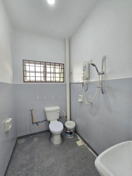 Rumah Teres untuk Dijual di Bandar Putra Kulai (Kulai) - Elvis Ku - Bathroom - PropertyGuru.com.my