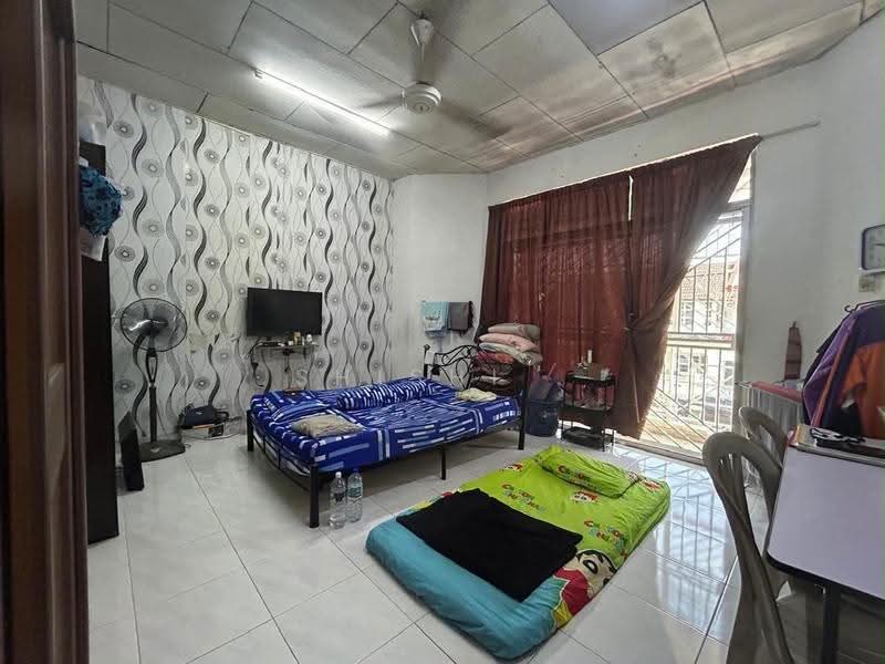 2-storey Terraced House for Sale in Taman Desa Jaya (Johor Bahru) - Shishi . - Bedroom - PropertyGuru.com.my