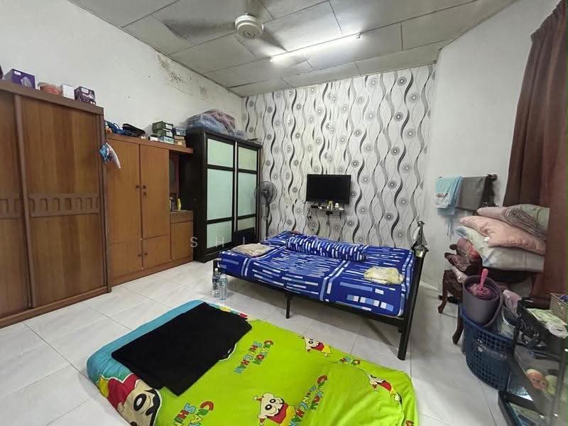 2-storey Terraced House for Sale in Taman Desa Jaya (Johor Bahru) - Shishi . - Bedroom - PropertyGuru.com.my