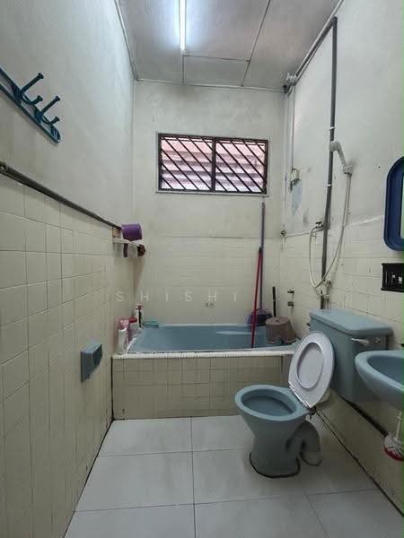 2-storey Terraced House for Sale in Taman Desa Jaya (Johor Bahru) - Shishi . - Bathroom - PropertyGuru.com.my