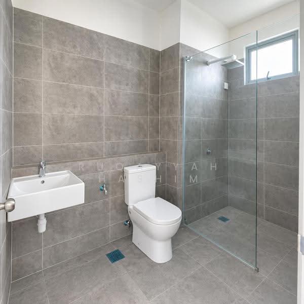 Rumah Teres 2-Tingkat untuk Disewa di Dengkil (Selangor) - Ruqayyah Hashim - Bathroom - PropertyGuru.com.my