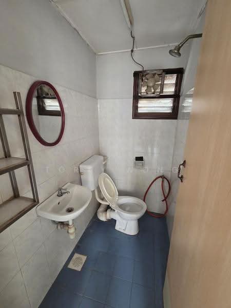 Pangsapuri untuk Dijual di Taman Pusat Kepong - Torey Wong - Bathroom - PropertyGuru.com.my